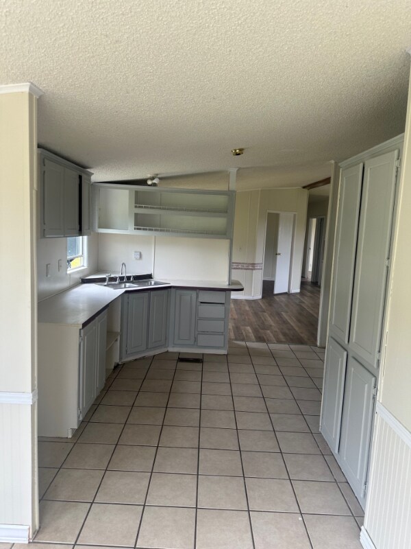 Building Photo - 230 Linda's Ln