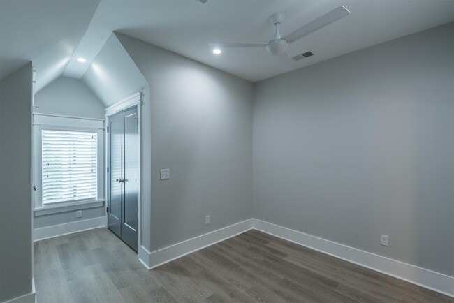 Building Photo - 7 Sanctuary Ct