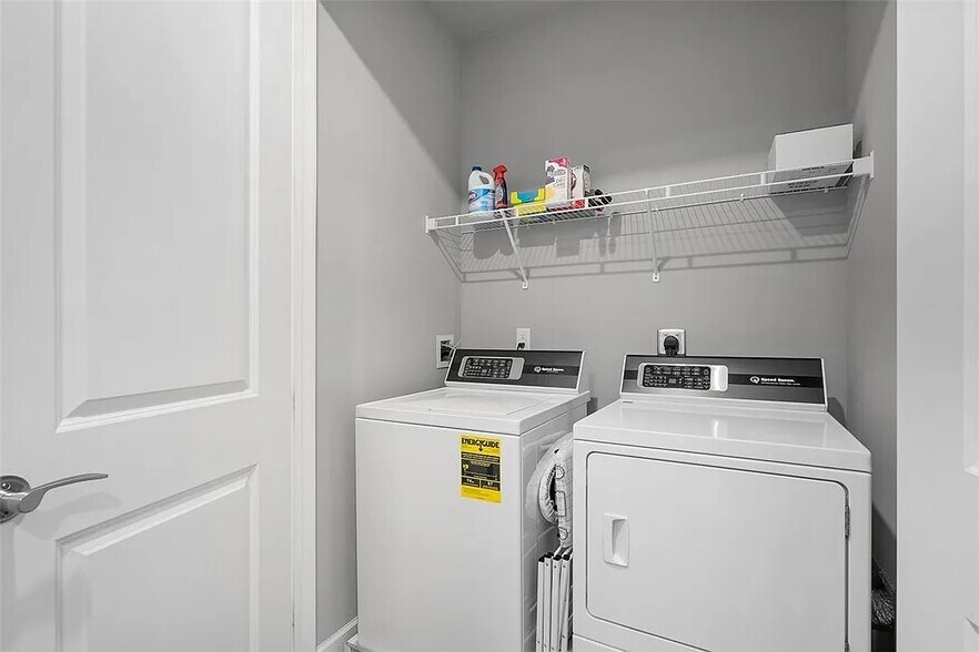 Building Photo - 303 Tillary Ln