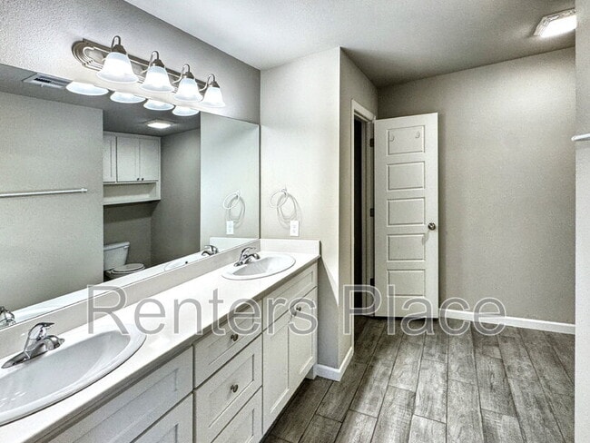 Building Photo - 13927 S Ironwood Pl