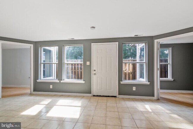 Building Photo - 4463 Pembrook Village Dr