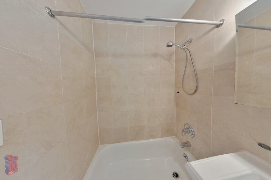 Building Photo - 340 E 18th St