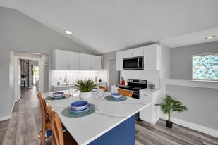 Building Photo - 2261 Marlboro Dr
