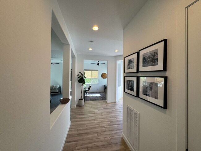 Building Photo - 120 E Iloca Ln