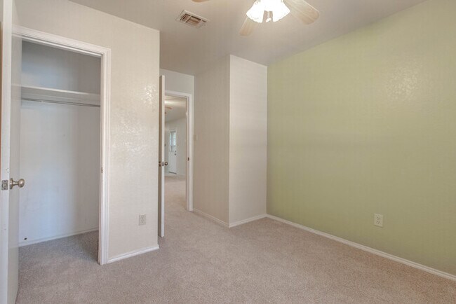 Building Photo - 504 Brockett St
