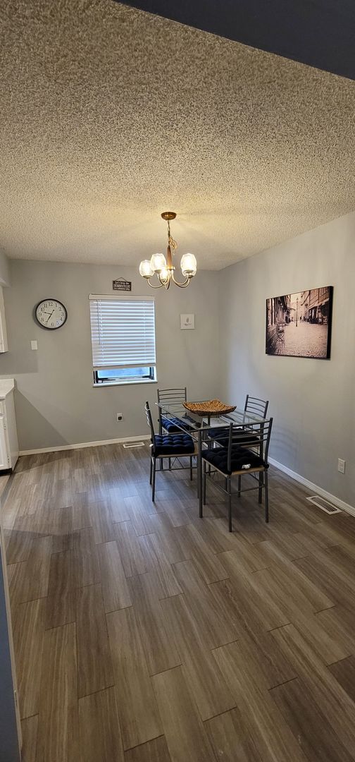 Building Photo - Charming Westside 2 Bedroom- pet friendly