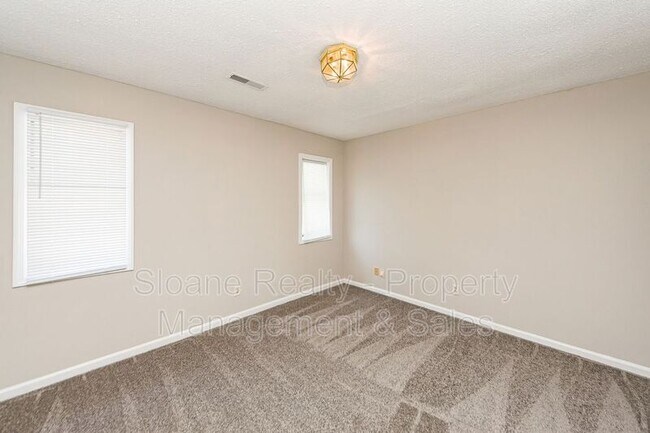 Building Photo - 11 Poets Corner