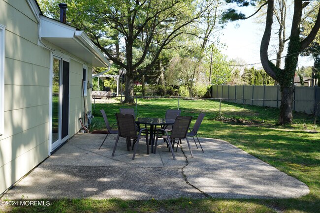 Building Photo - 20 Ivy Hill Dr