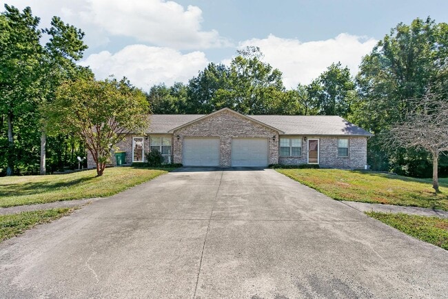 Building Photo - 707 Princeton Dr
