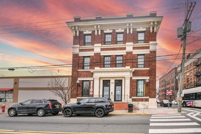 Building Photo - 325 Palisade Ave