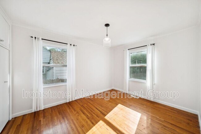 Building Photo - 1414 S Sandusky Ave