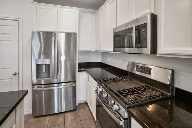 Building Photo - 3 Bed Townhome At Las Vegas Blv and St. Rose Pkwy