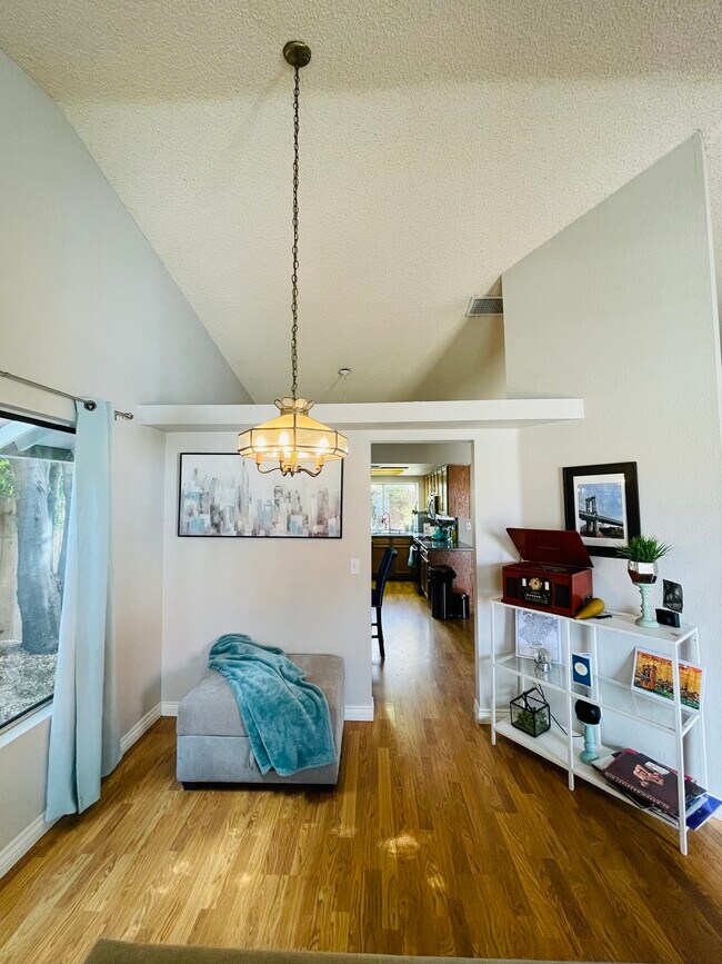 Building Photo - 29613 Via Sonroseo