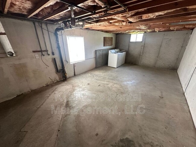 Building Photo - 1903 N 77th St