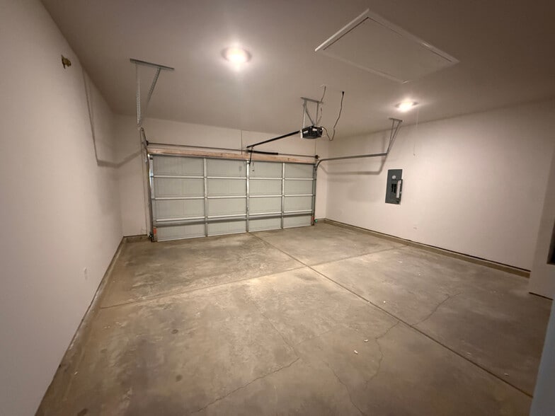 Building Photo - 157 Keller Dr
