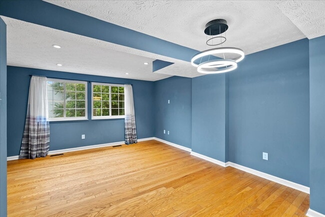 Building Photo - "Charming 2-Bed Townhouse with great upgra...