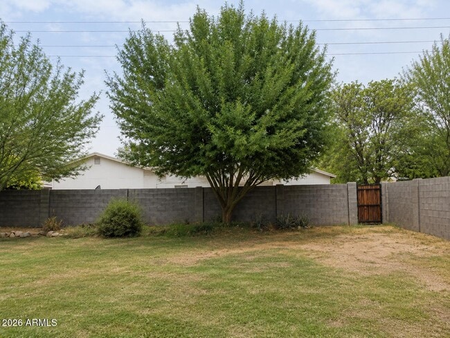 Building Photo - 4326 E Glenrosa Ave