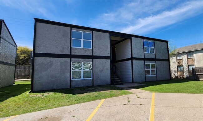 Building Photo - 806 Oran Cir