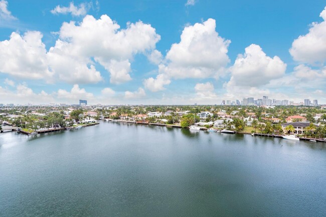 Building Photo - 333 Sunset Dr