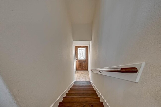 Building Photo - 3216 Clearview Cir
