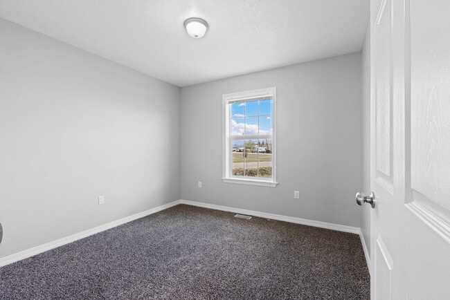 Building Photo - 4-Bed 2-Bath Hidden Gem on a Quiet Cul-de-Sac in Idaho Falls – Move-In Ready!