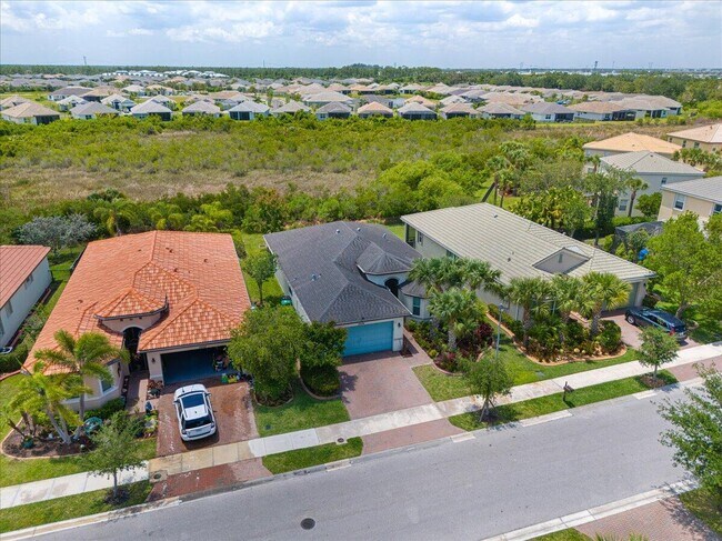 Building Photo - 12054 SW Bennington Cir