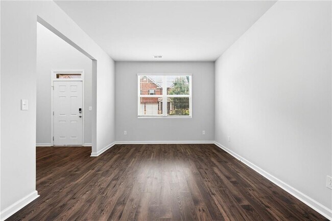 Building Photo - 3132 Hawthorn Farm Blvd