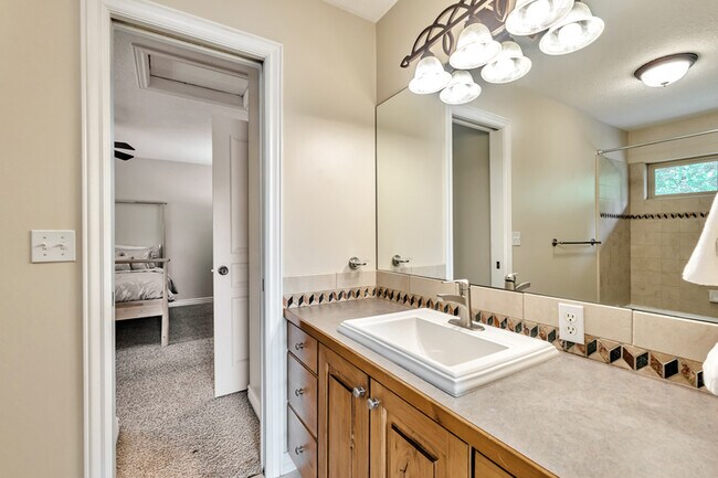 Building Photo - 1306 E 5250 S