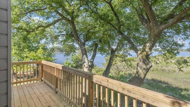 Building Photo - 9506 13th Bay St