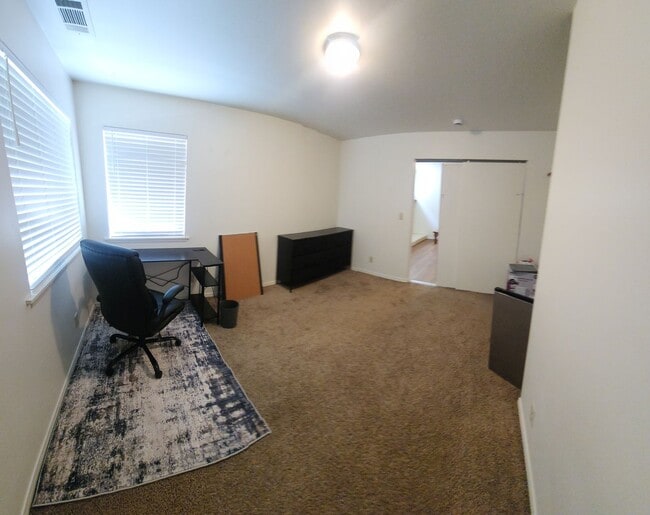 Building Photo - 6 bed 3 bath Spacious home near Cal Poly