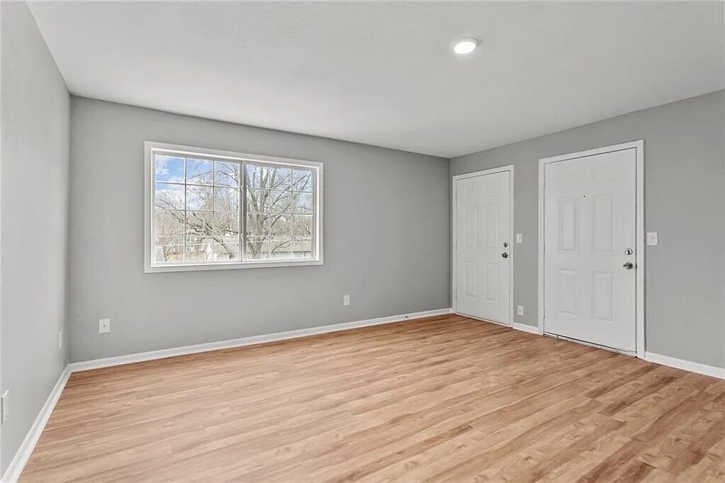 Building Photo - 1505 W 25th Ct
