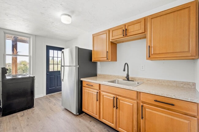 Interior Photo - 1605 Westmont Avenue