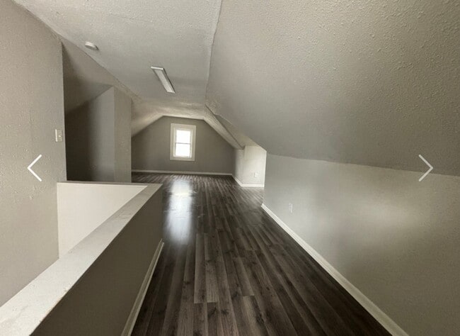 Building Photo - Spacious Single Family Home