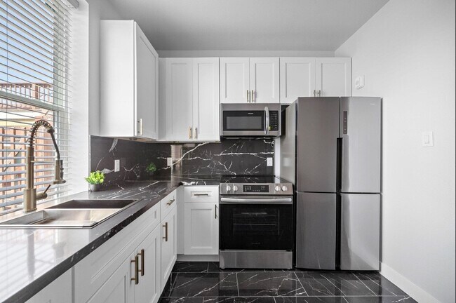 Building Photo - 1009 8th St