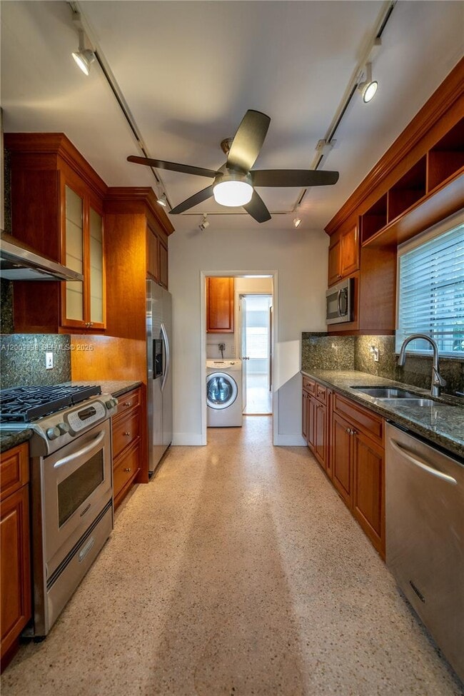 Building Photo - 475 S Shore Dr