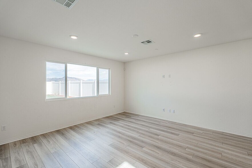 Building Photo - 32184 Rambling Ct