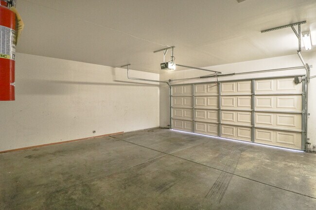 Building Photo - 5250 S Rainbow Blvd