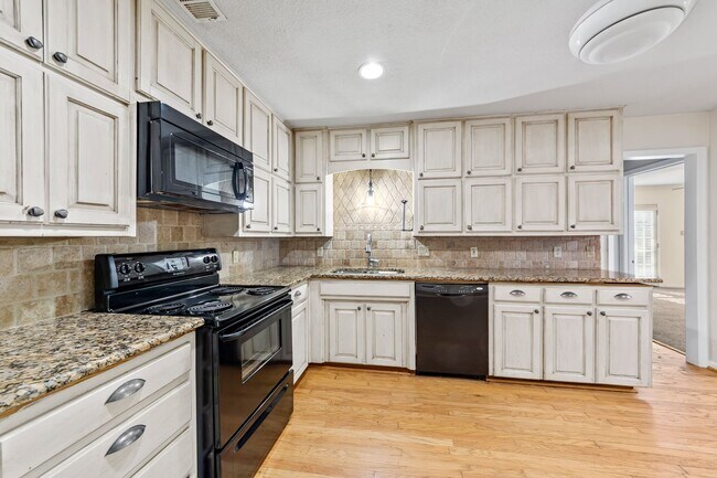 Building Photo - 121 Lake Vista W