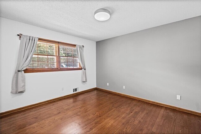 Building Photo - 5291 Manhasset Cove