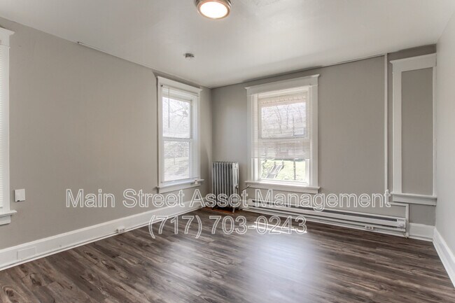 Building Photo - 2108 Walnut St