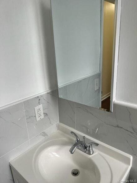 Building Photo - 169 Tibbetts Rd