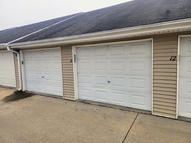 Building Photo - 1320 SE Florence Dr