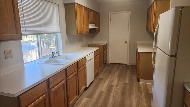 Building Photo - 3 bed, 2 bath - Spacious upstairs duplex on the Boise Bench!