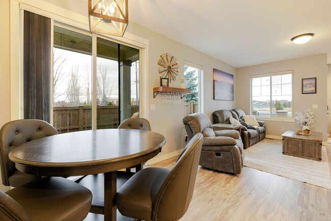 Building Photo - Charming Redmond Craftsman Retreat – Stylish 3-Bed, 3-Bath Home with Community Amenities