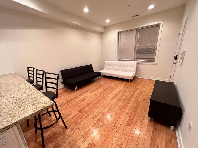 Building Photo - 530 N 36th St