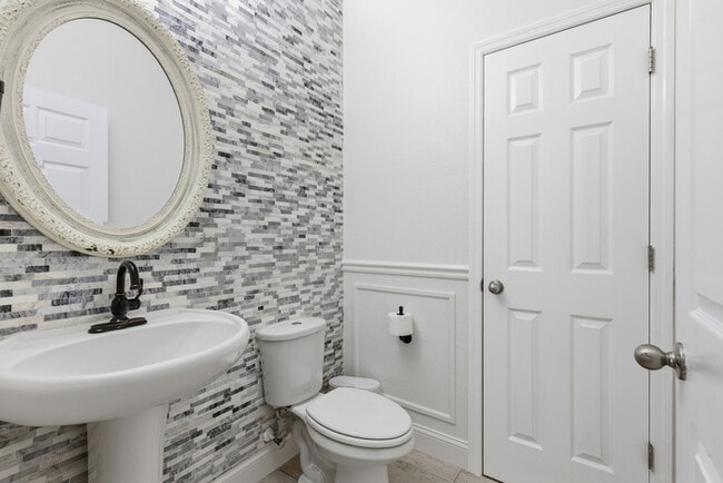 Building Photo - Waterfront Lake Nona Pool Home