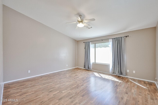 Building Photo - 13337 W Cottonwood St