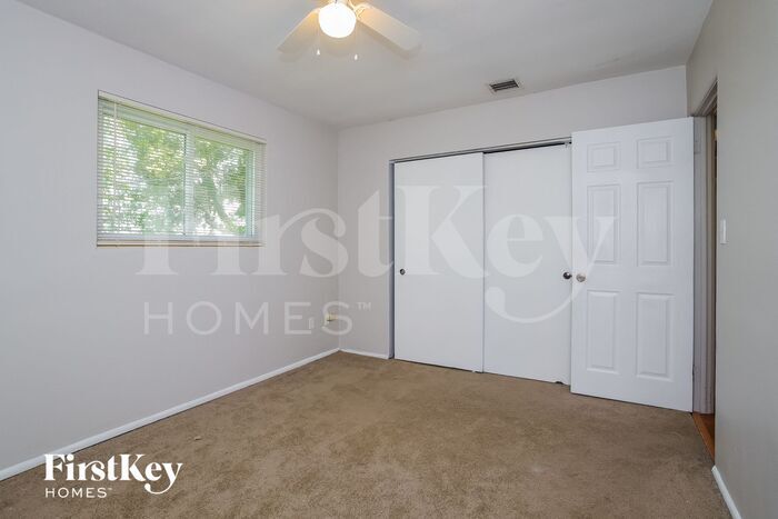 Building Photo - 607 Faber Dr