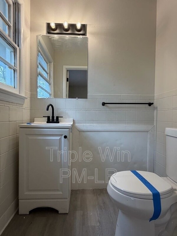 Building Photo - 2204 S Monroe St