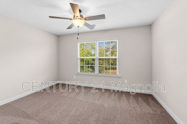 Building Photo - 302 Dorn St